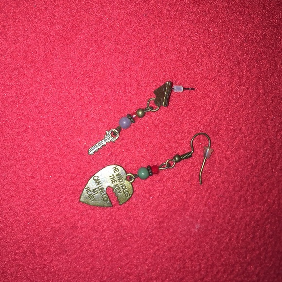 Earrings - Picture 1 of 2